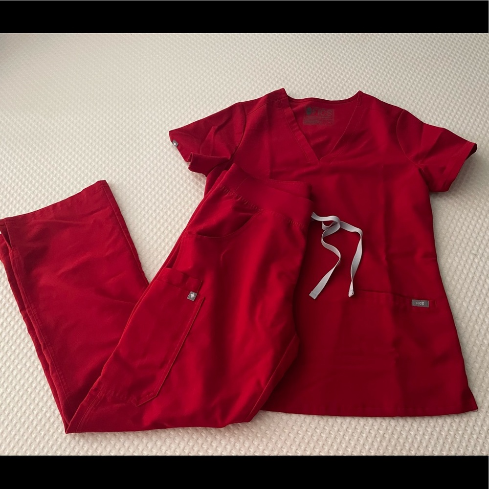 Winning Red Figs Scrubs Set